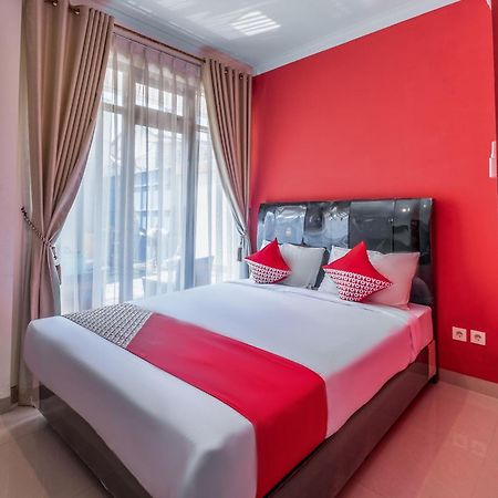 Oyo Collection O 1032 Rahayu Residence Syariah Cirebon Exteriör bild