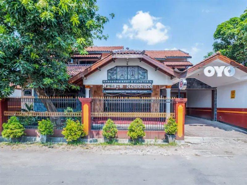 Oyo Collection O 1032 Rahayu Residence Syariah Cirebon Exteriör bild